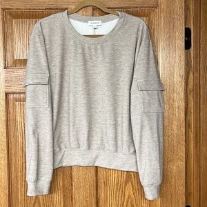 Evereve women’s sweatshirt. Size M. Worn twice. Excellent condition.